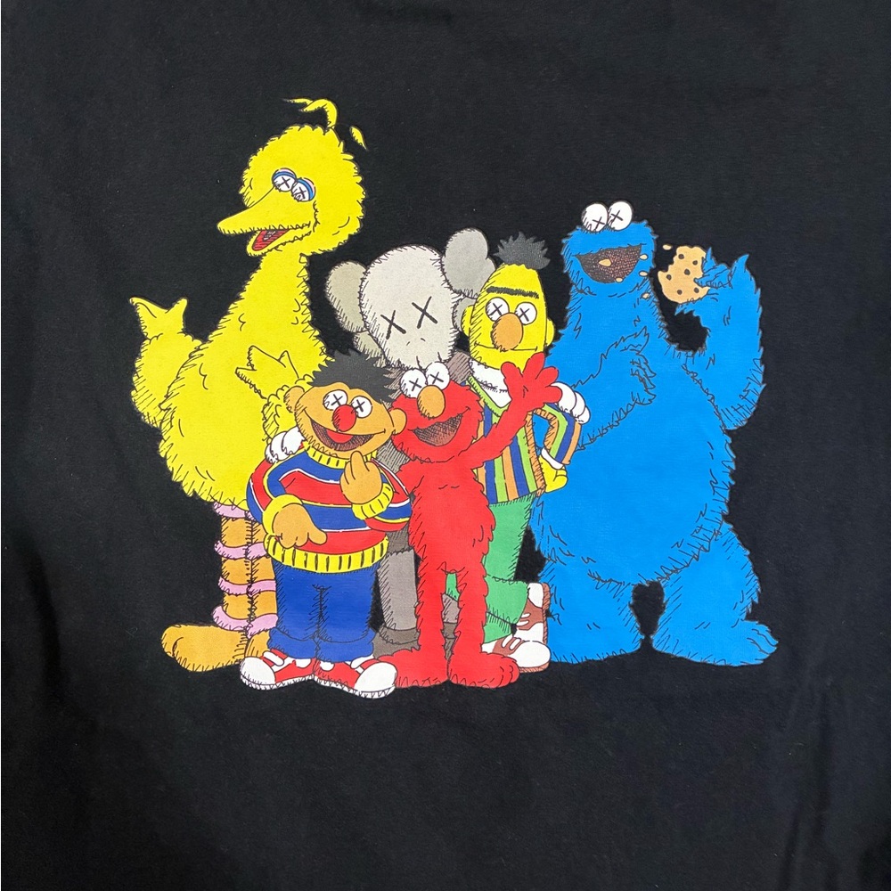 Uniqlo KAWS Sesame Street Collaboration Black/Multicolor T-Shirt Medium